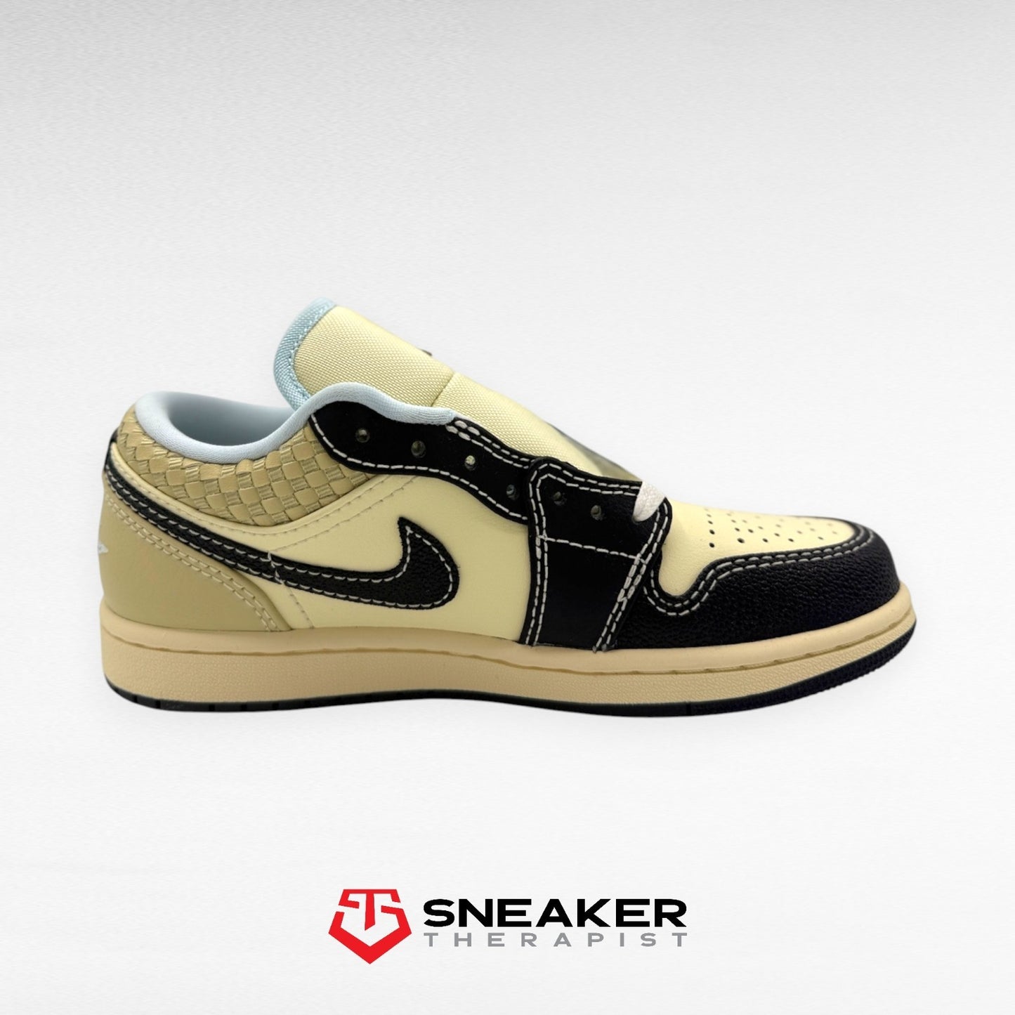 Nike Air Jordan 1 Low SE 'Coconut Milk Black' SKU: HQ3437-101 Gr. 38 & 39