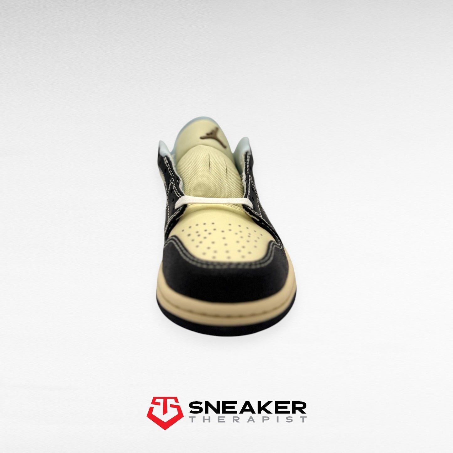 Nike Air Jordan 1 Low SE 'Coconut Milk Black' SKU: HQ3437-101 Gr. 38 & 39