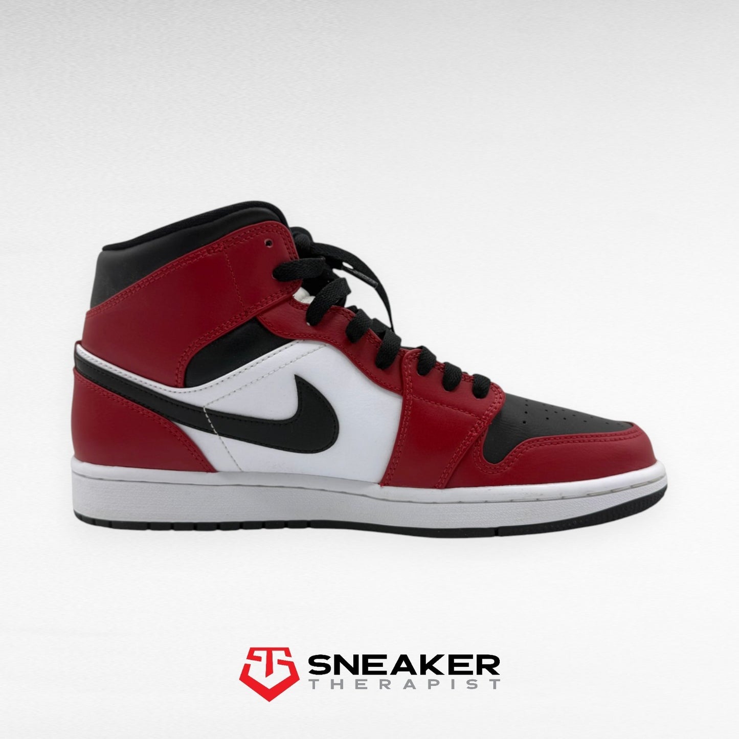 Nike Air Jordan 1 Mid 'Chicago Black Toe' SKU: 554724-069 Gr. 41 | 42 | 42.5