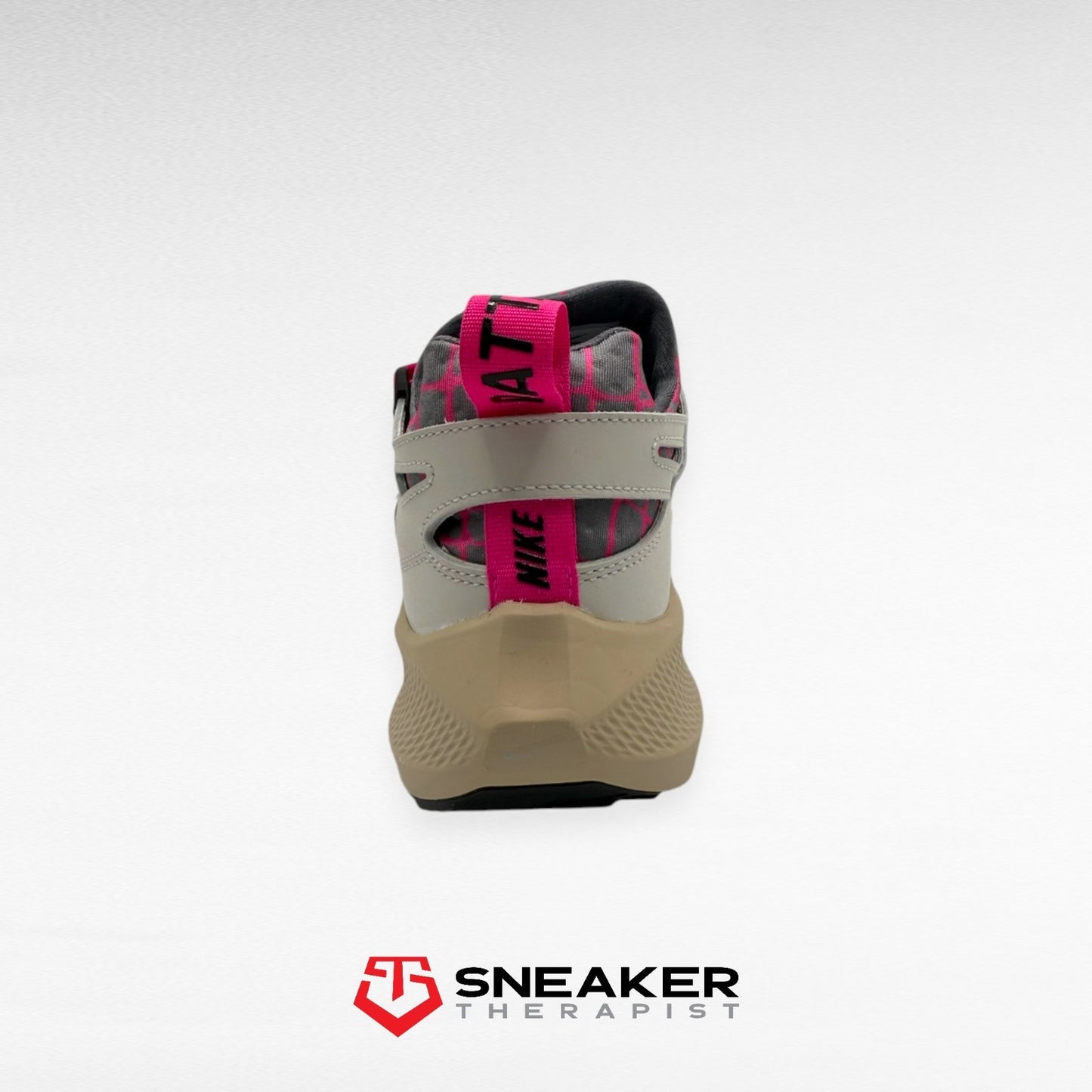 Nike Patta x Air Huarache 20Y24 'White Pink' SKU: FJ4201-100 Gr. 39 | 44 | 45.5