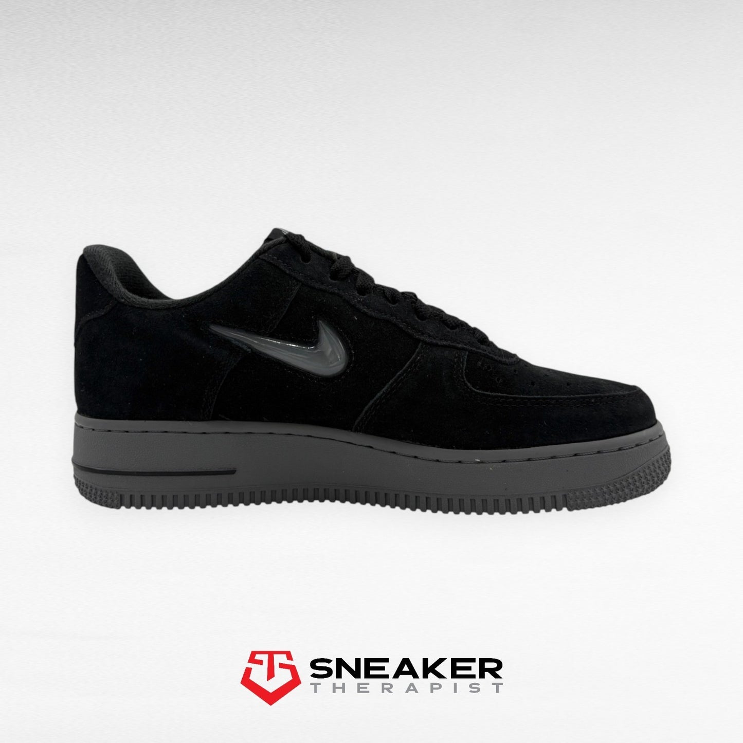 Nike Air Force 1 Jewel 'Black Cool Grey' SKU: HQ3827-002 Gr. 38 | 40 | 42 | 44