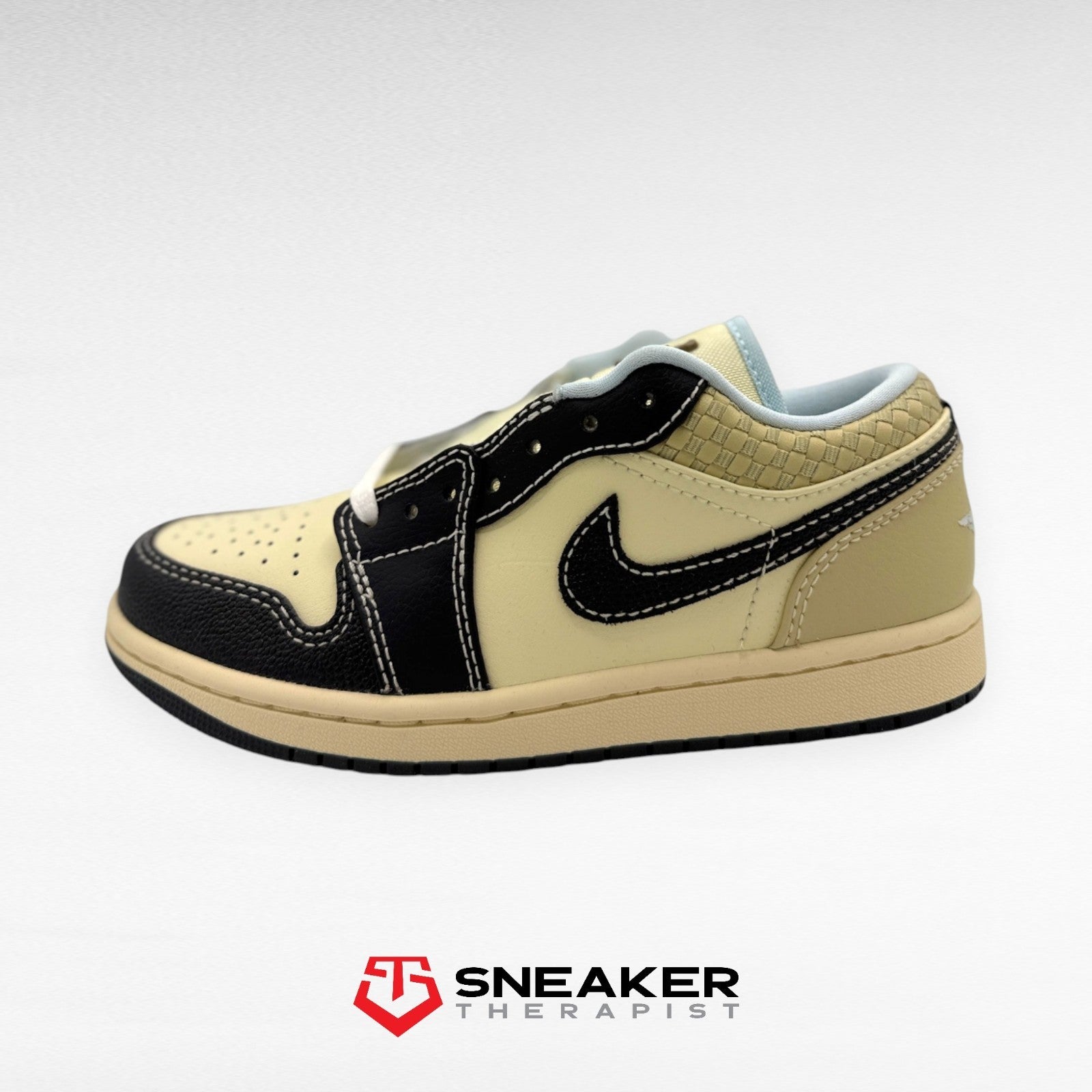 Nike Air Jordan 1 Low SE 'Coconut Milk Black' SKU: HQ3437-101 Gr. 38 & 39
