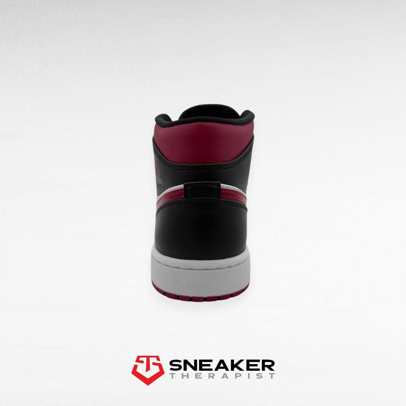 Nike Air Jordan 1 Mid 'Noble Red' SKU: 554724-066 Gr. 41 & 42.5 