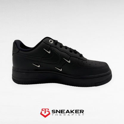 Nike Wmns Air Force 1 '07 LX 'Black Silver Mini Swoosh' HQ1180-001 Gr. 38 & 38.5