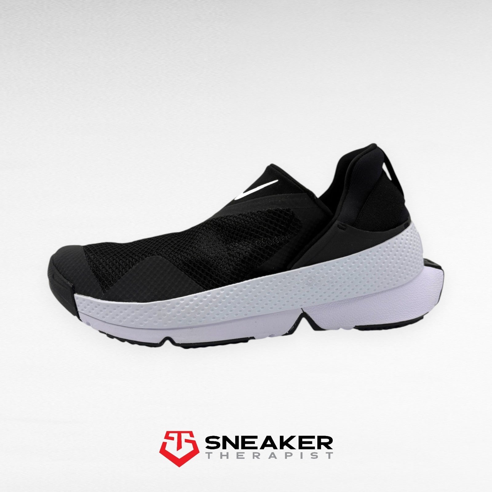 Nike Wmns GO FlyEase 'Black White' SKU: DR5540-002 Gr. 38, 40.5 & 43