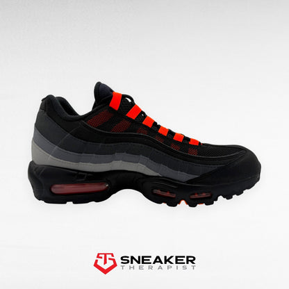 Nike Air Max 95 'Black Hyper Crimson' - FV4710-002 - Größe 44.5 | 45 | 45.5