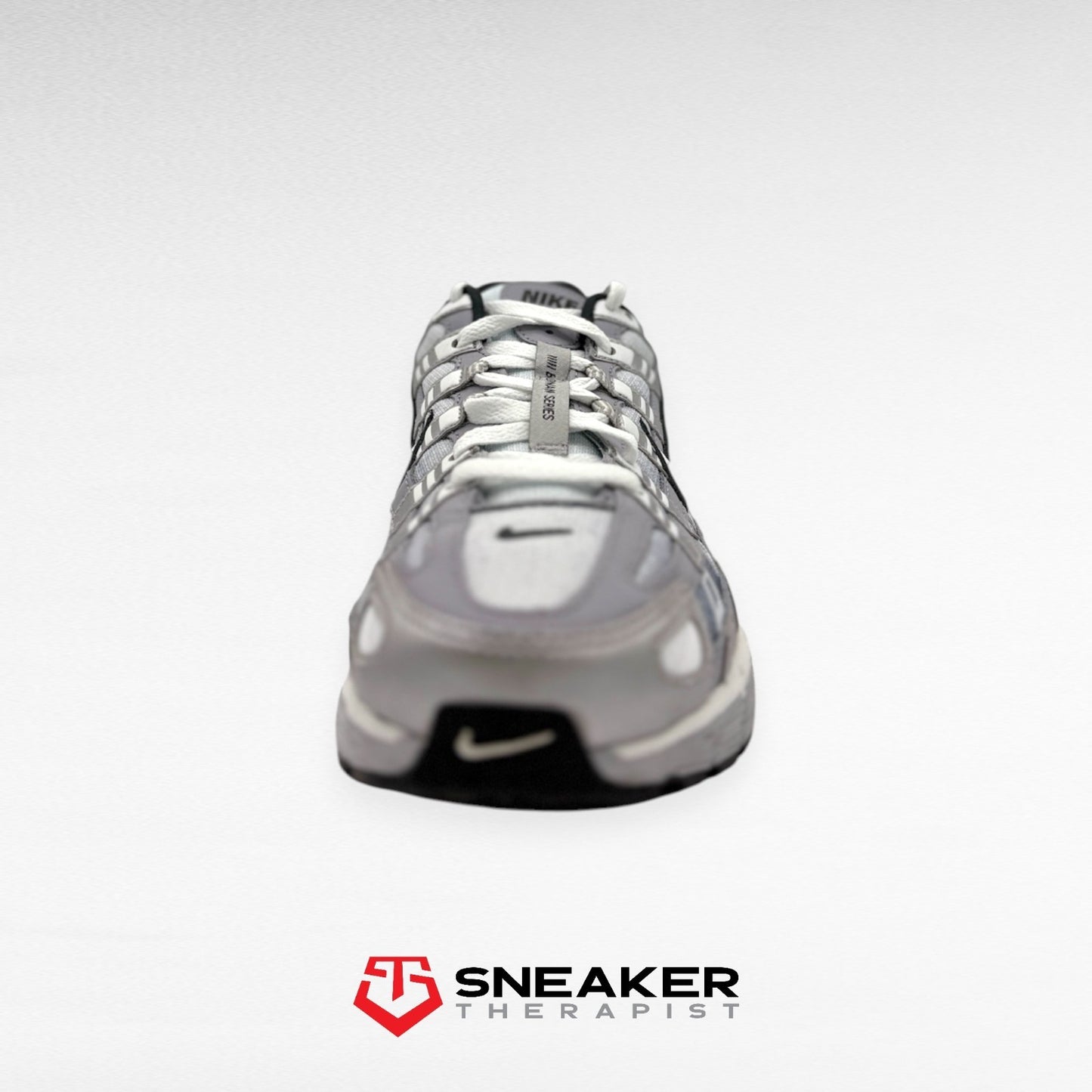 Nike P-6000 'Metallic Silver Wolf Grey' SKU: IH4465-095 Gr. EUR 41 | US 8